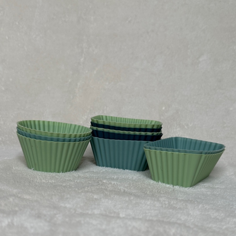 Set of 10 Silicone Bento Box or Baking Cups in Green and Blue Varied Sizes EUC - Picture 9 of 11